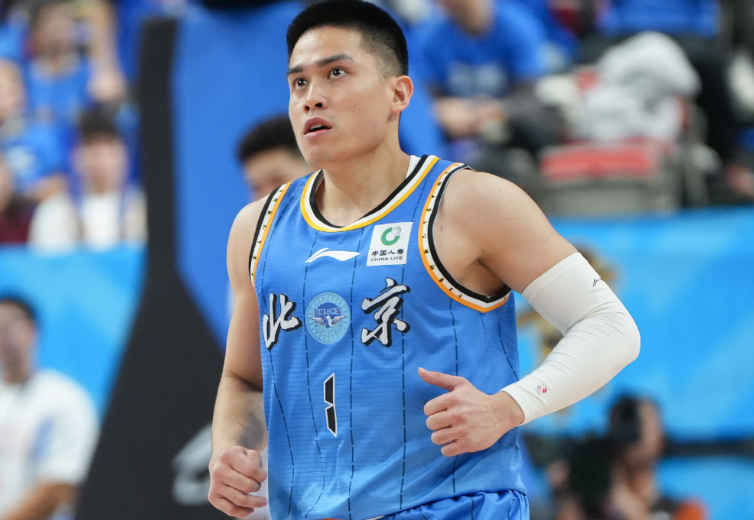 B体育登录入口-锁定季后赛！北京狂轰22-0逆转同曦 陈盈骏26+10郭昊文30分